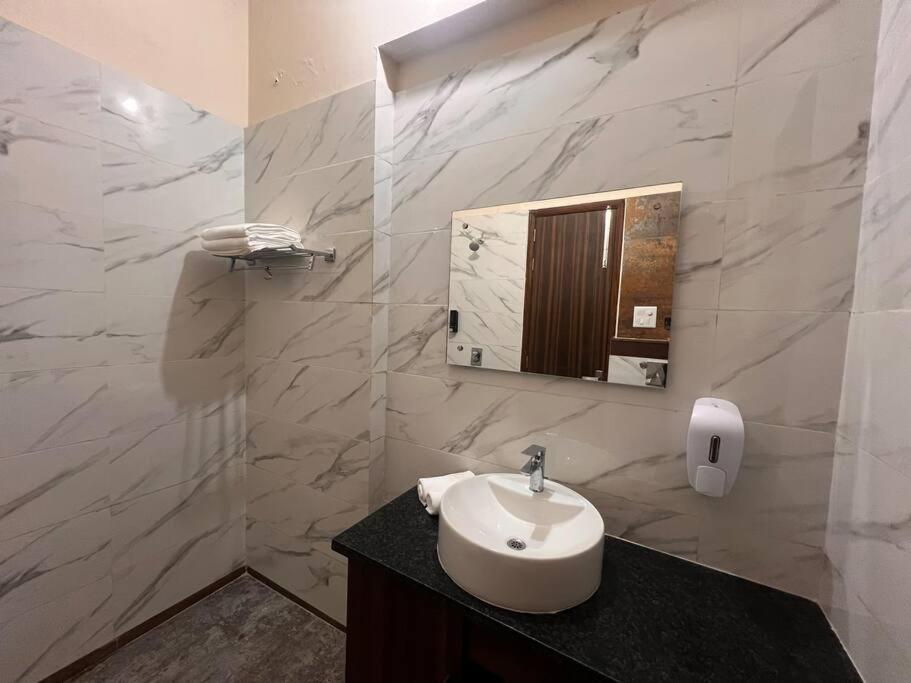 5Bhk Home Away From Home At Ranjit Avenue Amritsar Exteriör bild