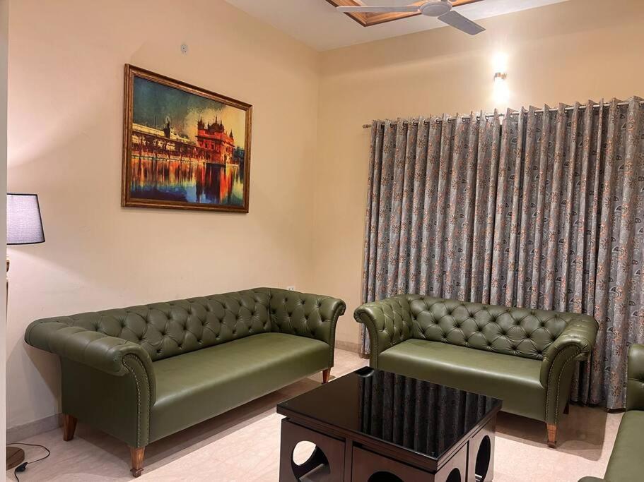 5Bhk Home Away From Home At Ranjit Avenue Amritsar Exteriör bild