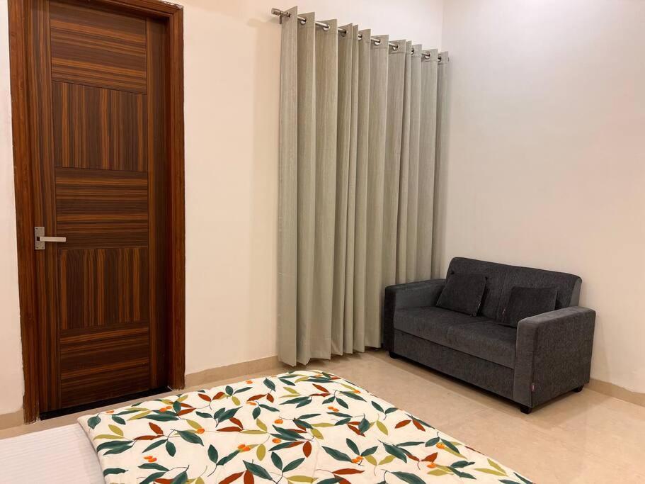 5Bhk Home Away From Home At Ranjit Avenue Amritsar Exteriör bild