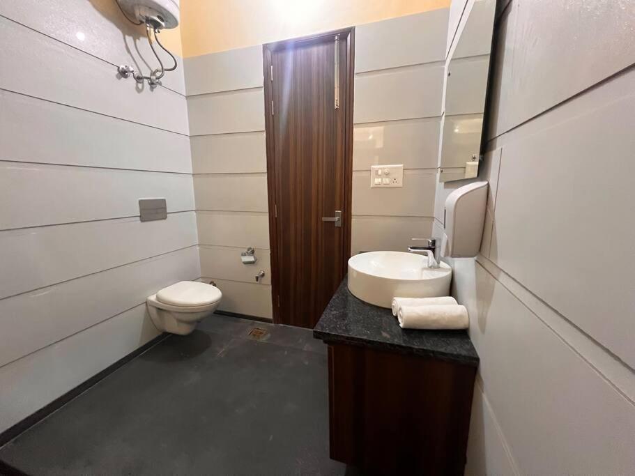 5Bhk Home Away From Home At Ranjit Avenue Amritsar Exteriör bild