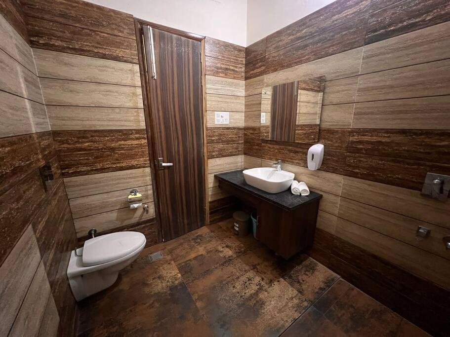 5Bhk Home Away From Home At Ranjit Avenue Amritsar Exteriör bild