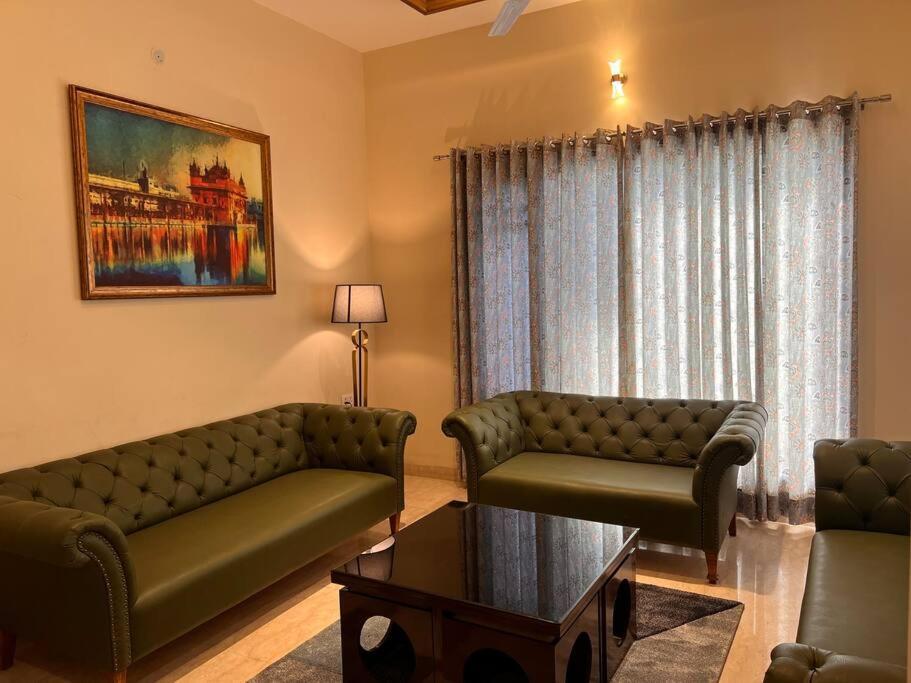 5Bhk Home Away From Home At Ranjit Avenue Amritsar Exteriör bild