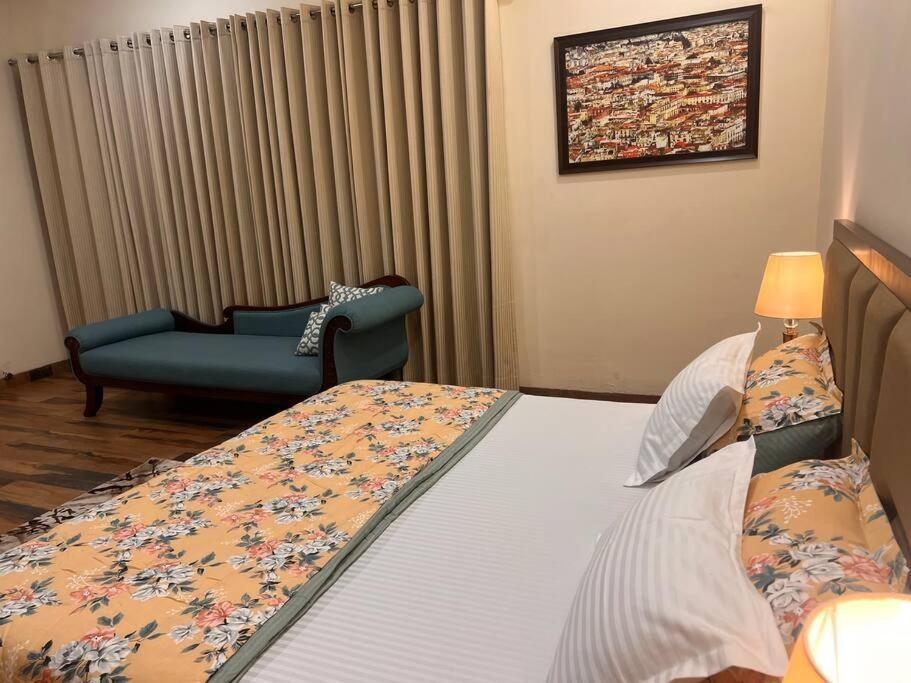 5Bhk Home Away From Home At Ranjit Avenue Amritsar Exteriör bild