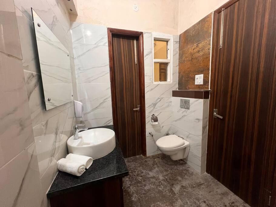 5Bhk Home Away From Home At Ranjit Avenue Amritsar Exteriör bild