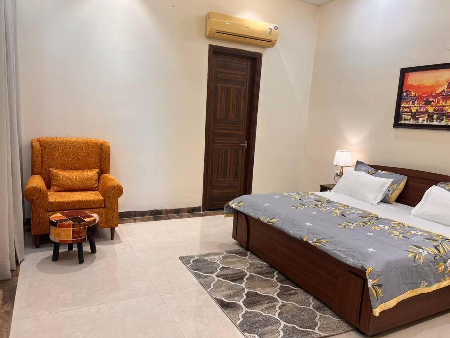 5Bhk Home Away From Home At Ranjit Avenue Amritsar Exteriör bild