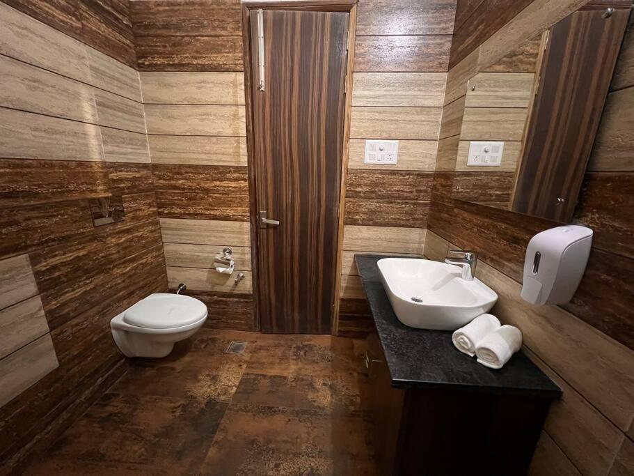 5Bhk Home Away From Home At Ranjit Avenue Amritsar Exteriör bild